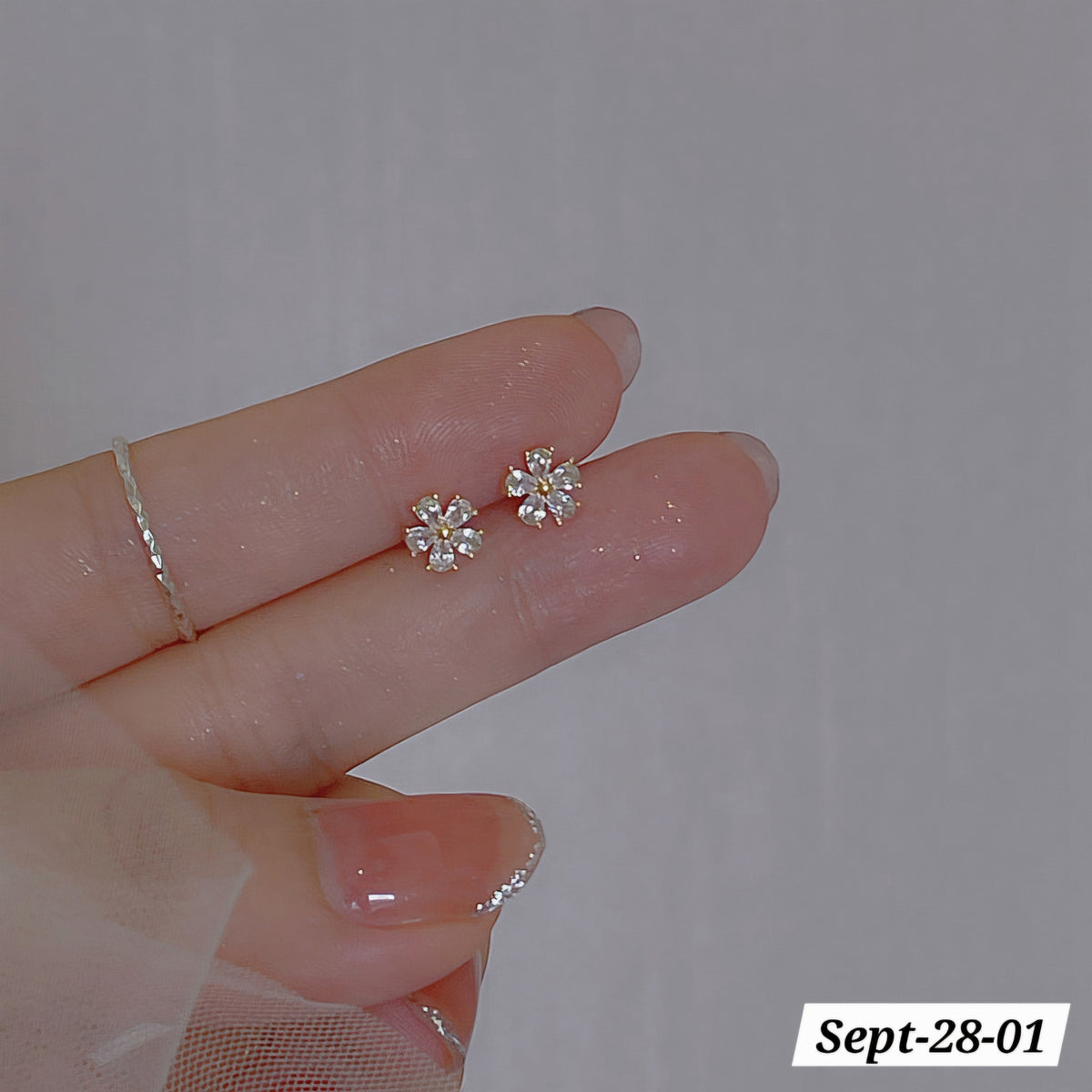 SEPTEMBER26 SET 28 - MINIMALISTIC TOP EAR RINGS