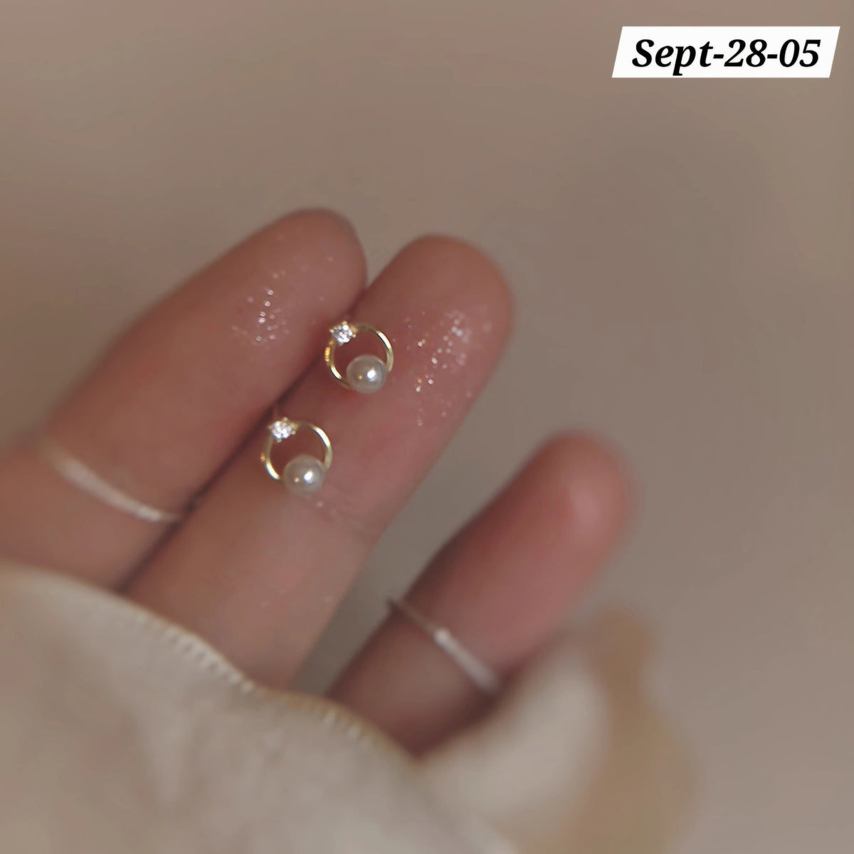 SEPTEMBER26 SET 28 - MINIMALISTIC TOP EAR RINGS