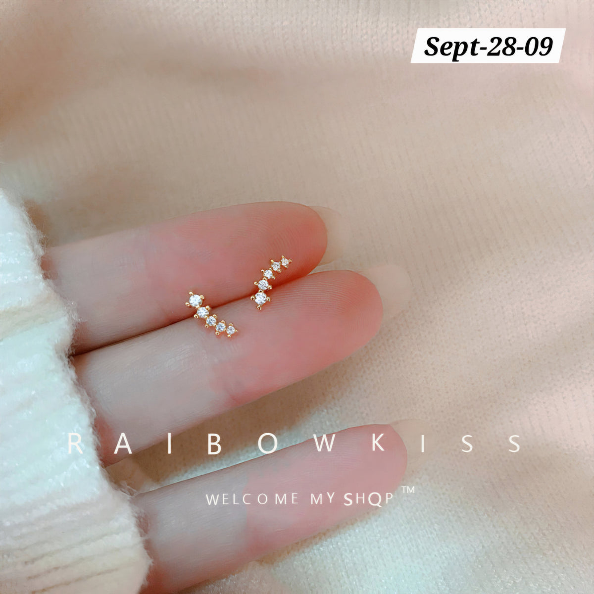 SEPTEMBER26 SET 28 - MINIMALISTIC TOP EAR RINGS