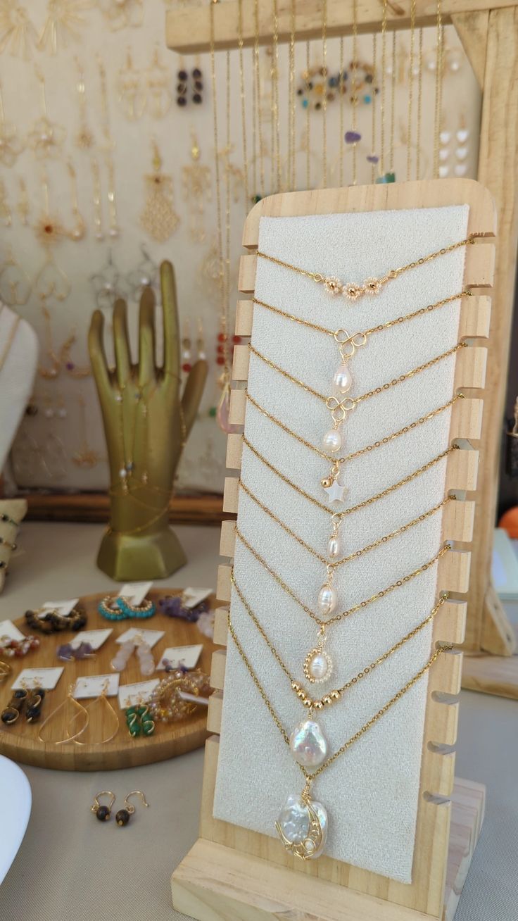 AUGUST26 SET 35 - Bracelet & Neckpiece holder