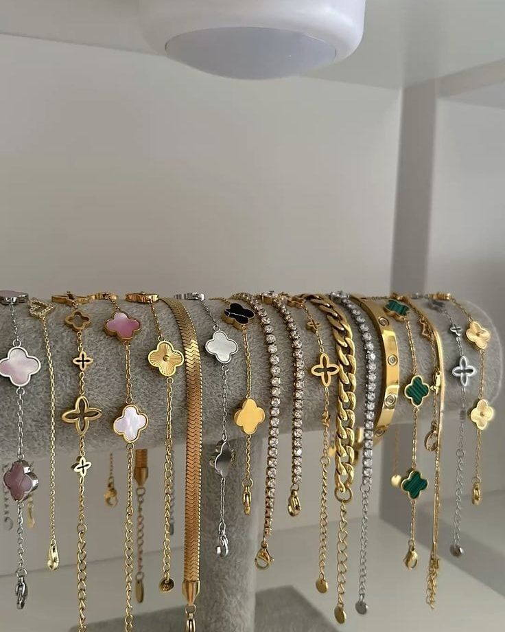 AUGUST26 SET 35 - Bracelet & Neckpiece holder