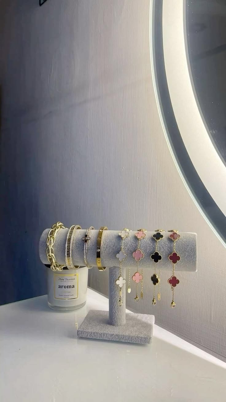 AUGUST26 SET 35 - Bracelet & Neckpiece holder