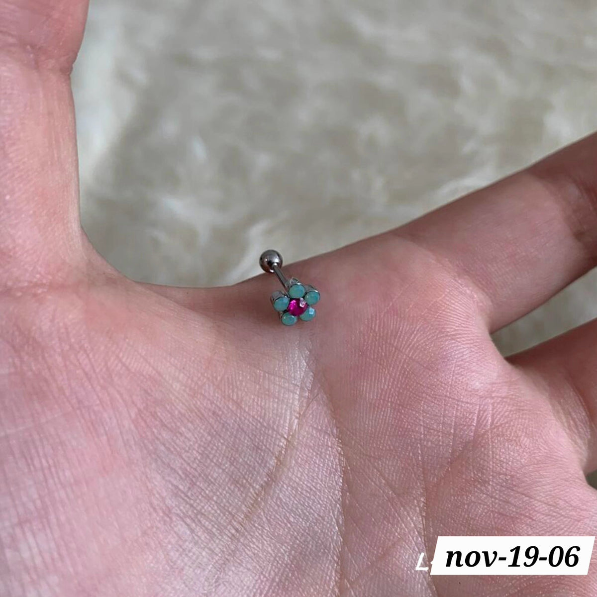 NOV26 SET 19 - COLORGUARANTEED MINIMALISTIC TOPS