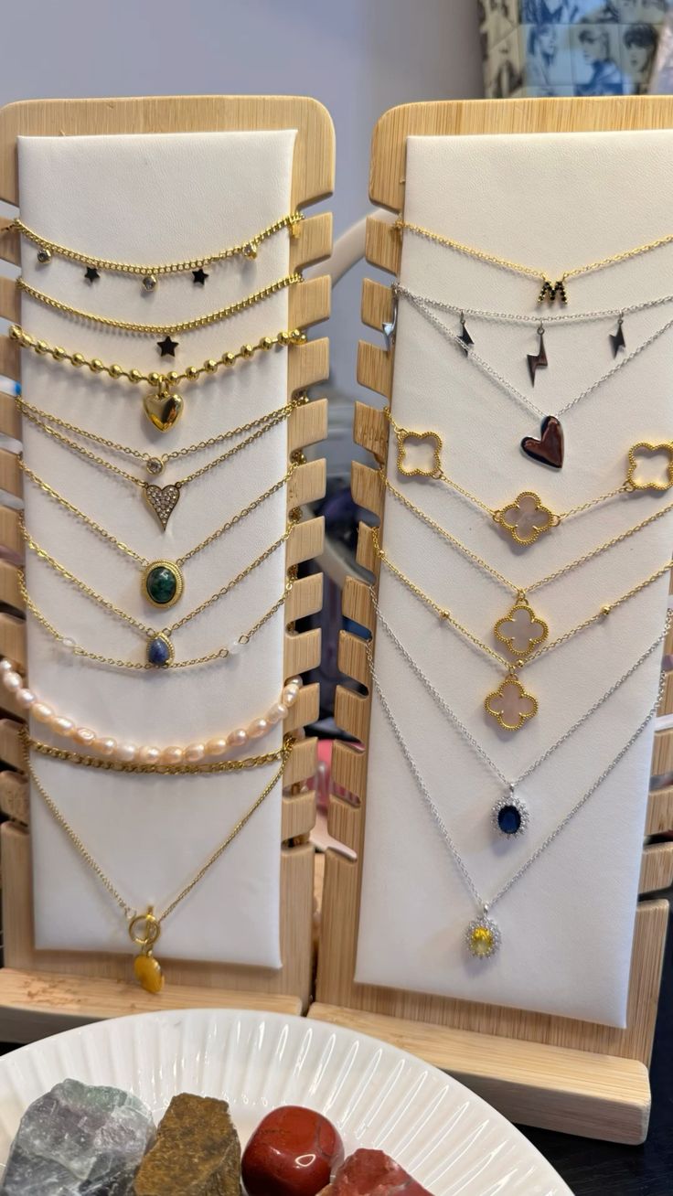 AUGUST26 SET 35 - Bracelet & Neckpiece holder